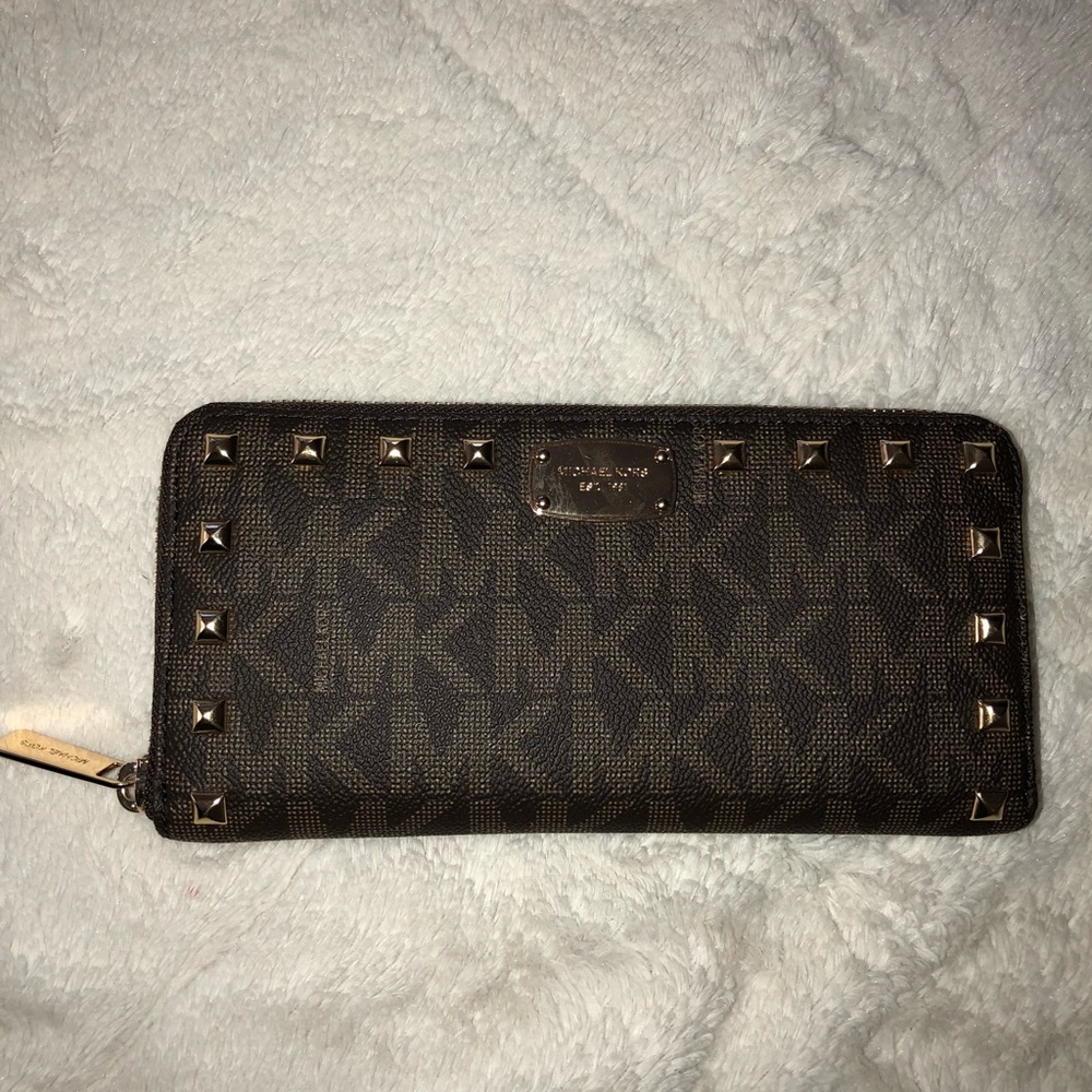 Micheal Kors- studded continental logo wallet